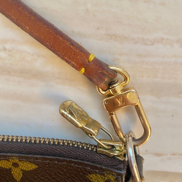 Authentic Louis Vuitton Monogram Pochette - Picture 7 of 12